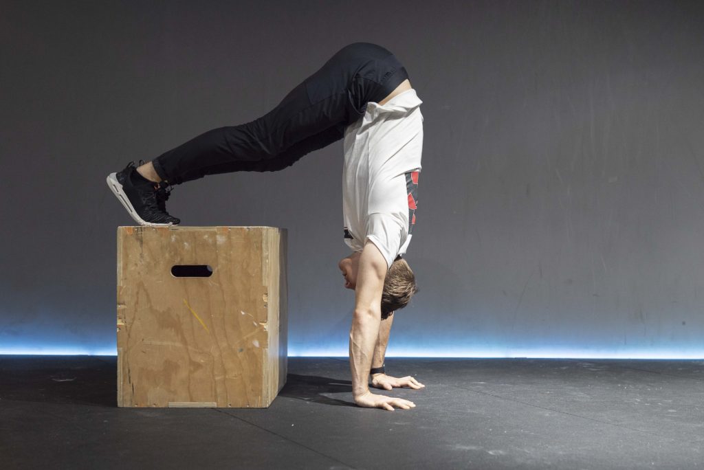 How To Do a Handstand | Trainics.se