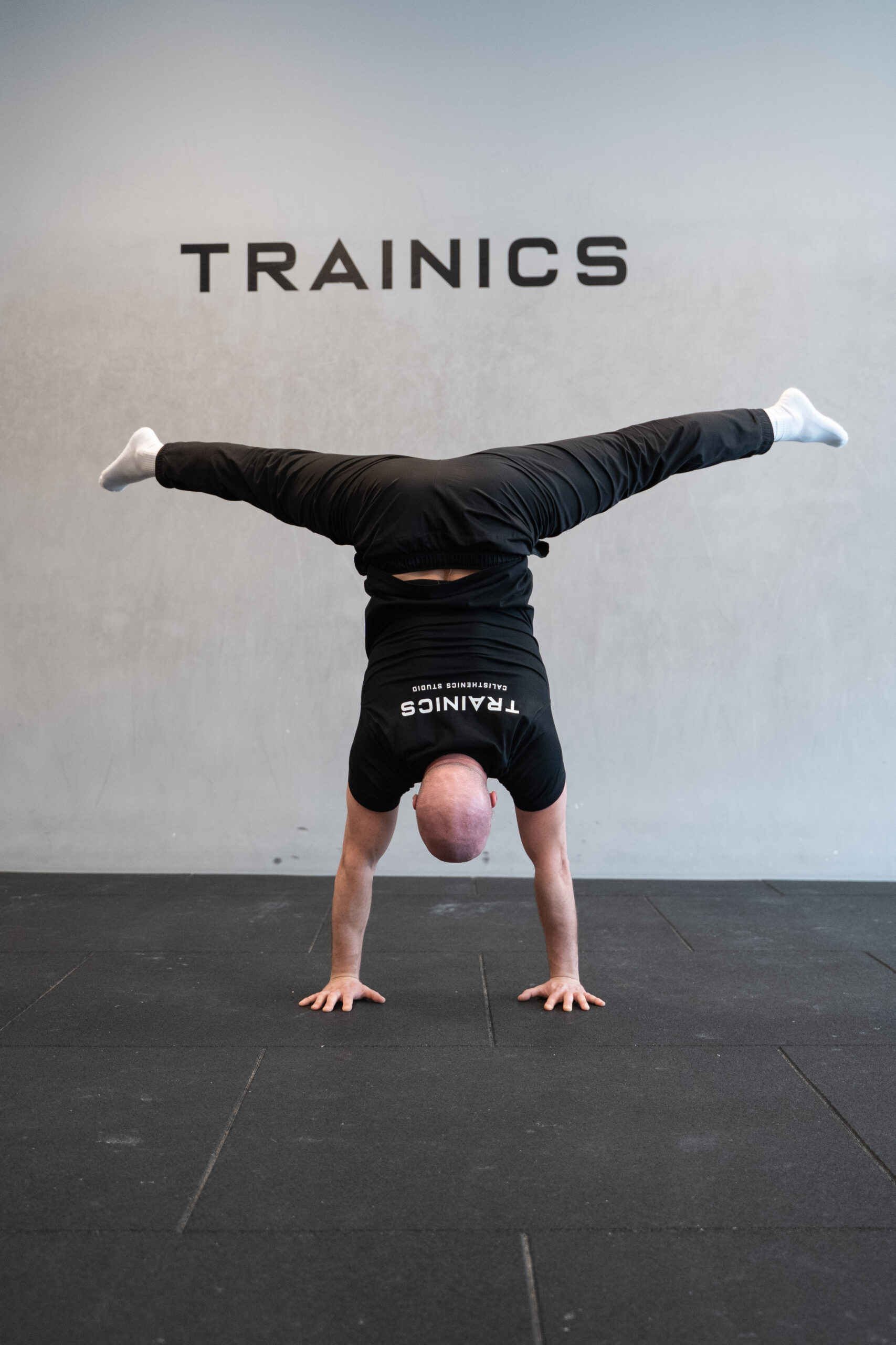 Salvatore Murgia Handstand